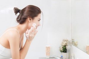 Lee más sobre el artículo Los mejores limpiadores faciales para pieles sensibles