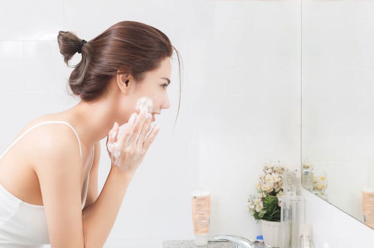 En este momento estás viendo Los mejores limpiadores faciales para pieles sensibles