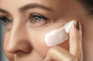 Lee más sobre el artículo Las mejores cremas para cuidar el contorno de los ojos